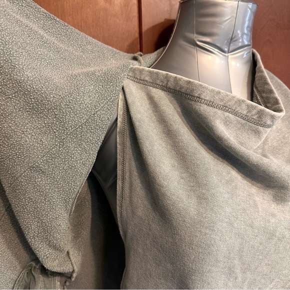 SALE!! Rare moto style assymetricalside zip sweater jacket.   3 - Picture 10 of 12